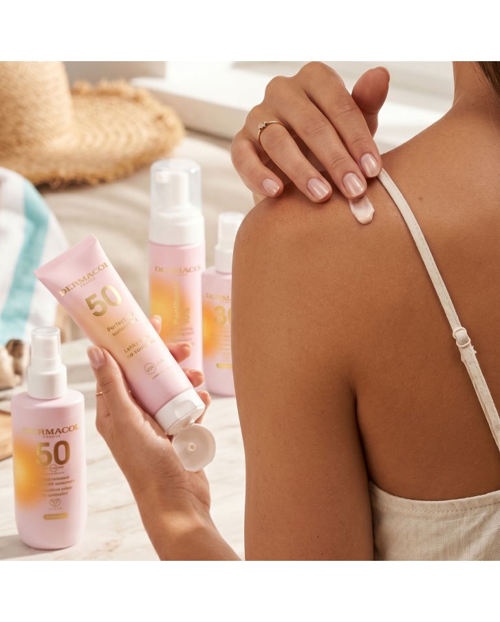 Water resistant DRY OIL protection factor SPF 50